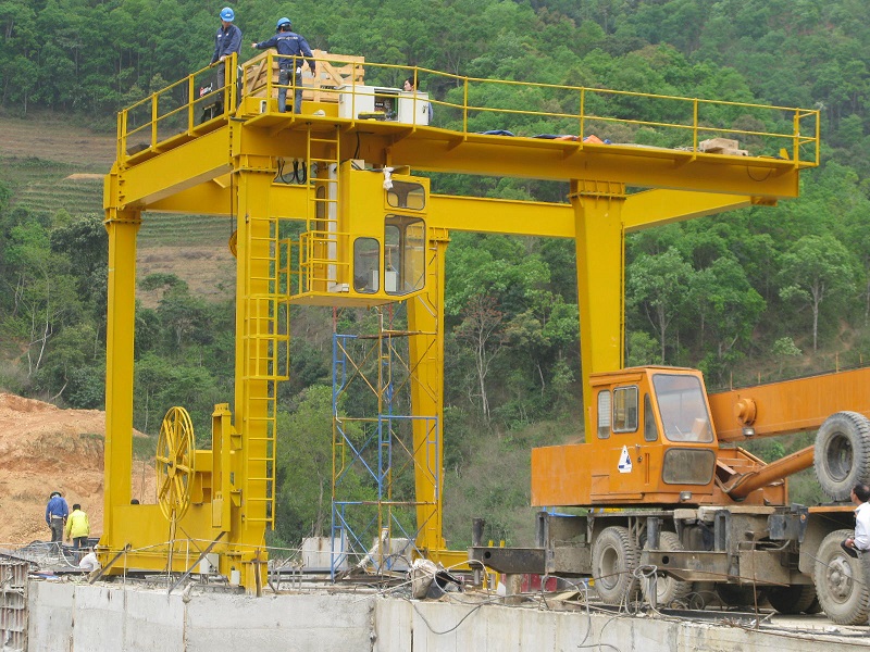 Cấu tạo của cổng trục chân đế