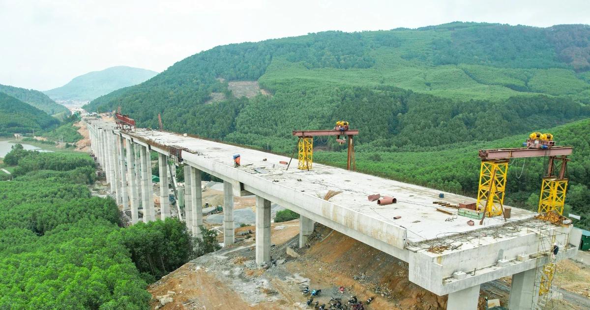 Thi công bản mặt cầu và các công việc liên quan
