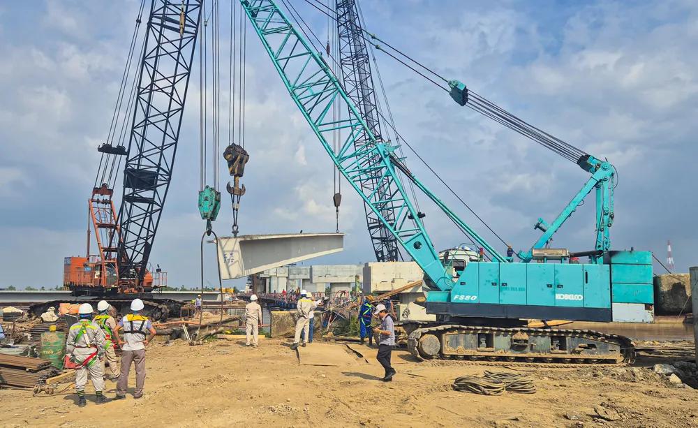 Thiết bị sử dụng trong sản xuất và lao lắp dầm Super T
